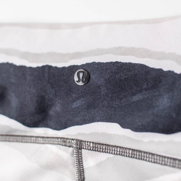 Lululemon True Self Crop Women's Size 2 or 4 Bleacher Stripe Leggings - Picture 6 of 8